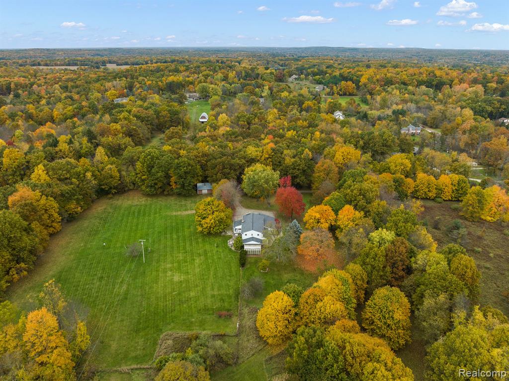 10001 Ellis Road Clarkston, MI 48348 - Photo 11 of 85