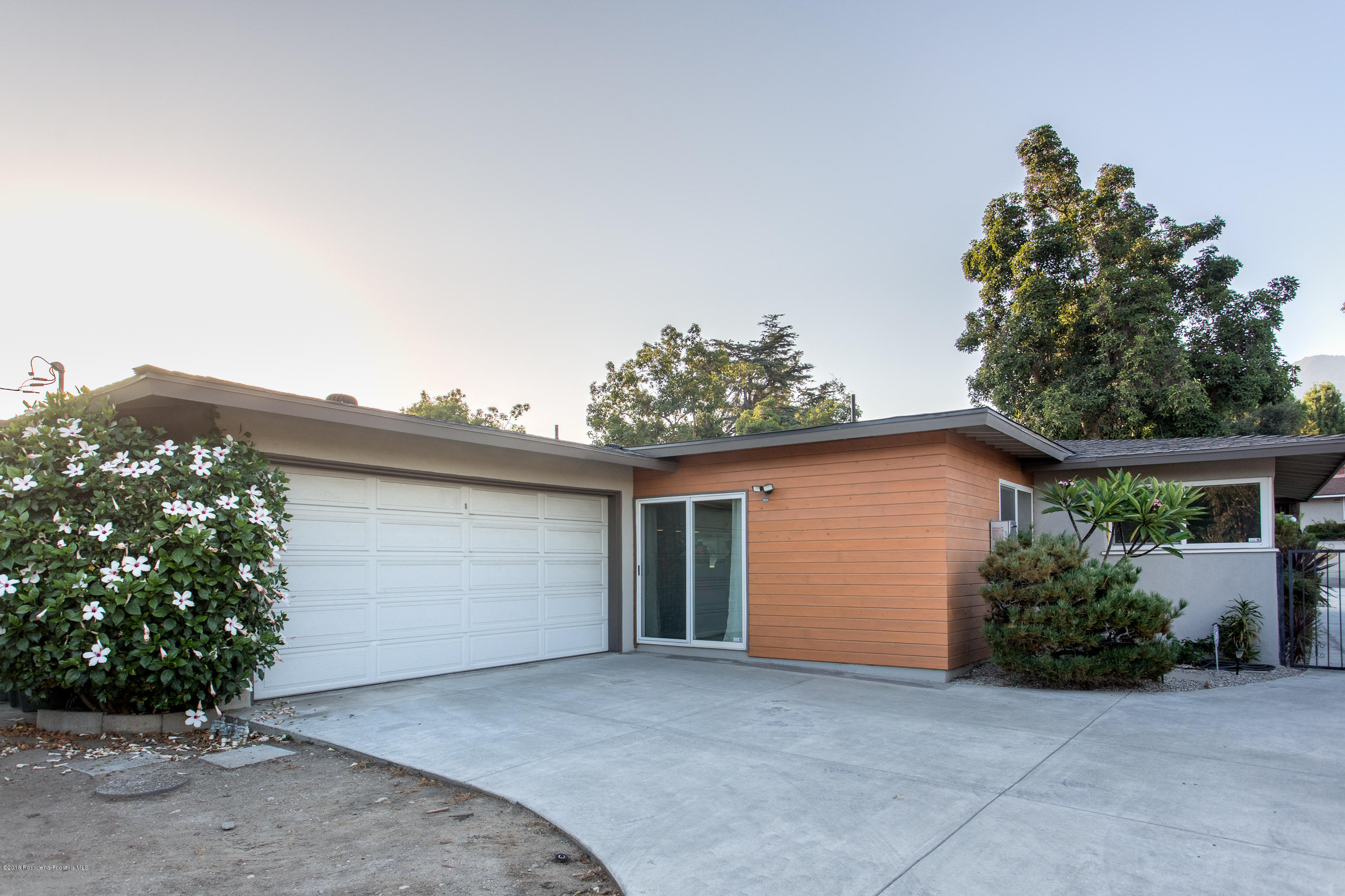 3610 Hampton Road Pasadena, CA 91107 - Photo 19 of 27 a house with a outdoor space