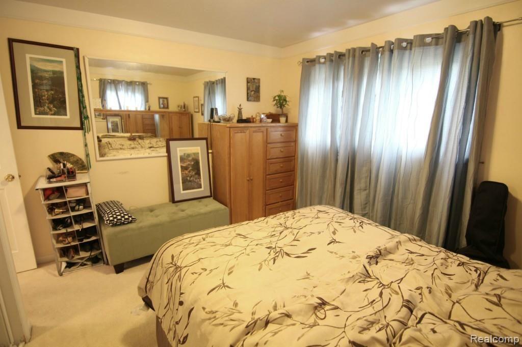 481 Thalia Avenue Rochester, MI 48307 - Photo 16 of 24 Thalia Ave Master Bedroom 2.jpg