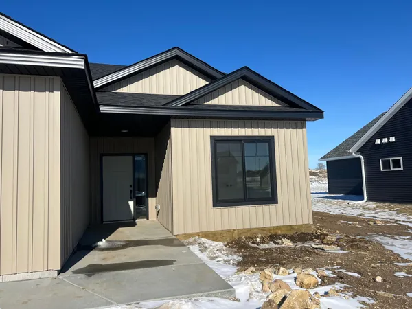 $549,900 | 2306 Elk Run Dr Pine Island Southeast, Pine Island, MN 55963