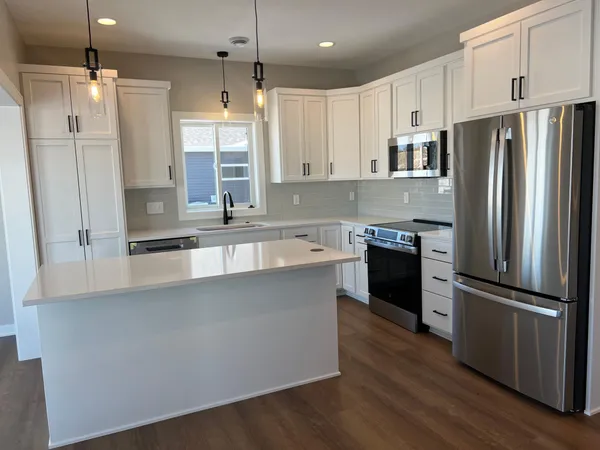 $549,900 | 2306 Elk Run Dr Pine Island Southeast, Pine Island, MN 55963