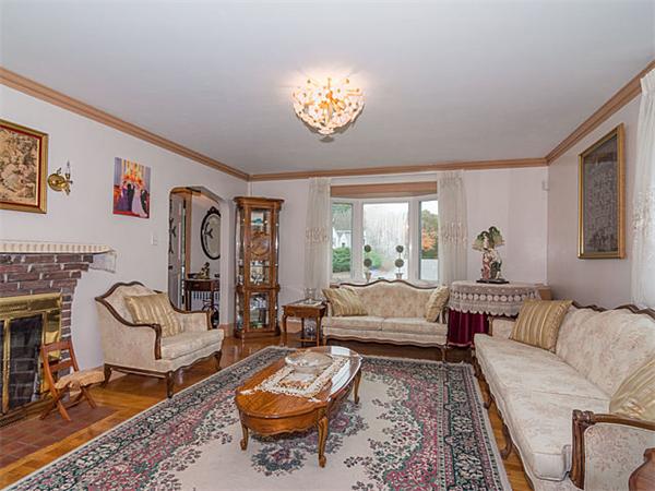 76 Marlborough Road Waltham, MA 02452 - Photo 5 of 27 Gallery Image 5