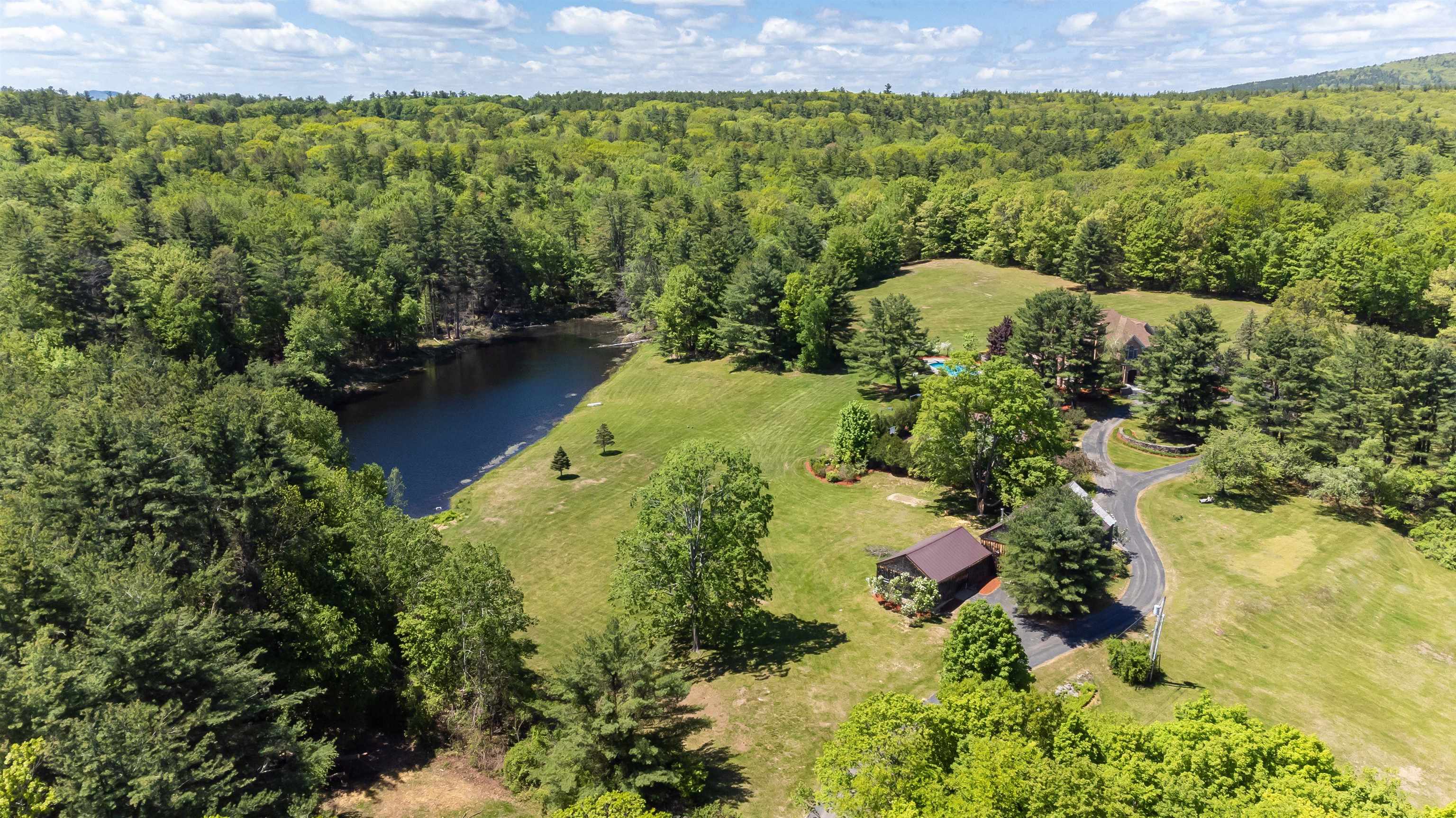 475 New Boston Road Bedford, NH 03110 - Photo 13 of 40