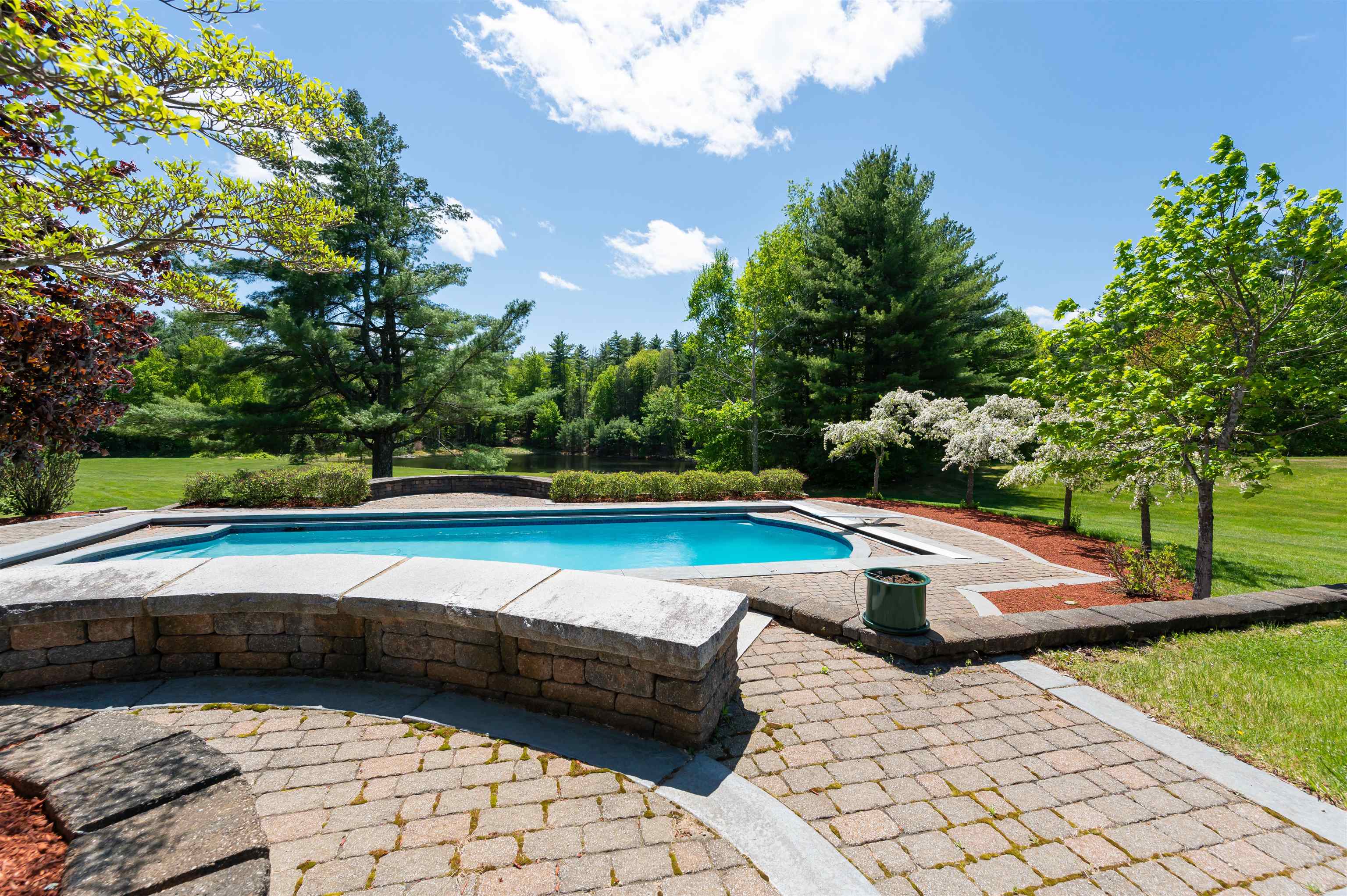 475 New Boston Road Bedford, NH 03110 - Photo 38 of 40