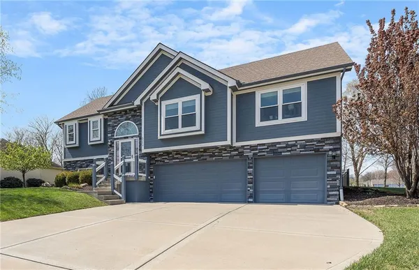 $390,000 | 5240 Northwest Belton Court, Kansas City, MO 54150