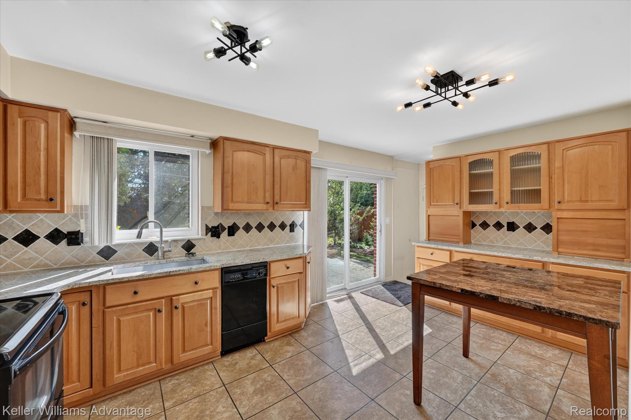 31428 Hartwick Drive Warren, MI 48088 - Photo 12 of 40 11-31428-Hartwick-Dr-Warren-WindowStill.jpg
