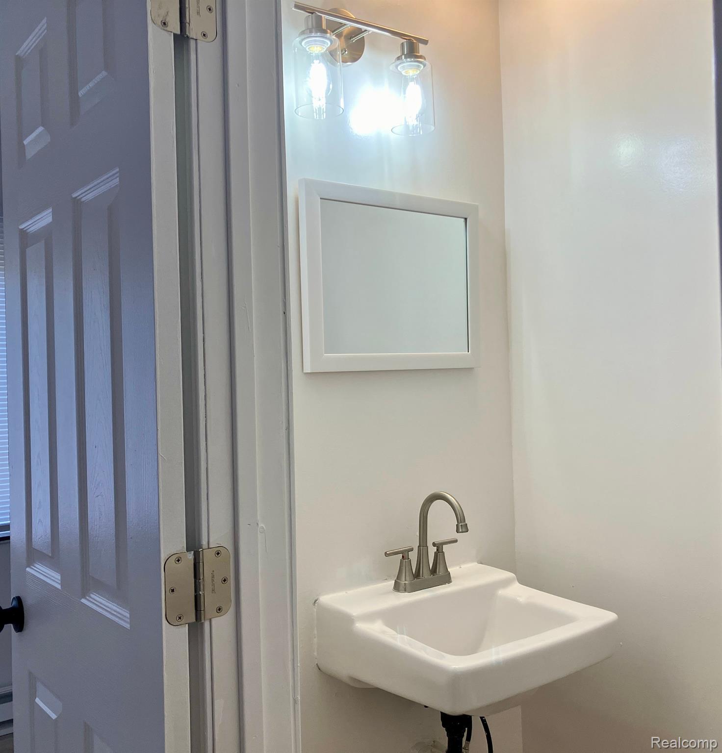 18232 Santa Rosa Drive Detroit, MI 48221 - Photo 11 of 24 Gallery Image 11