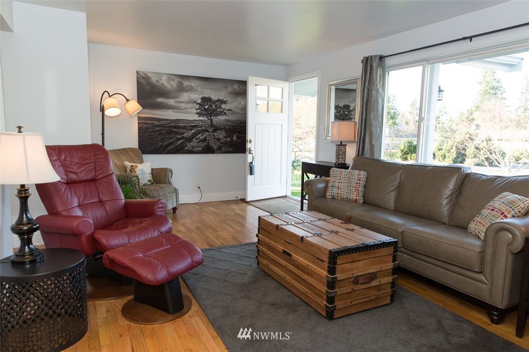 8916 217th Street Southwest Edmonds, WA 98026 - Photo 10 of 24 Gallery Image 10