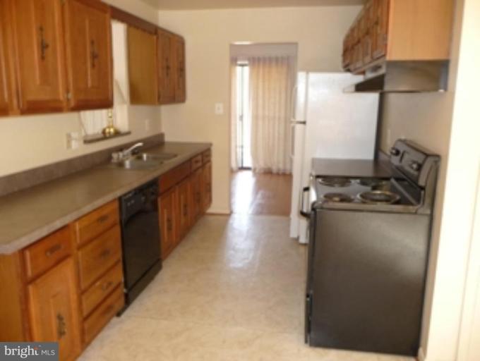 16489 Robledo Road Gainesville, VA 20155 - Photo 3 of 15 Kitchen