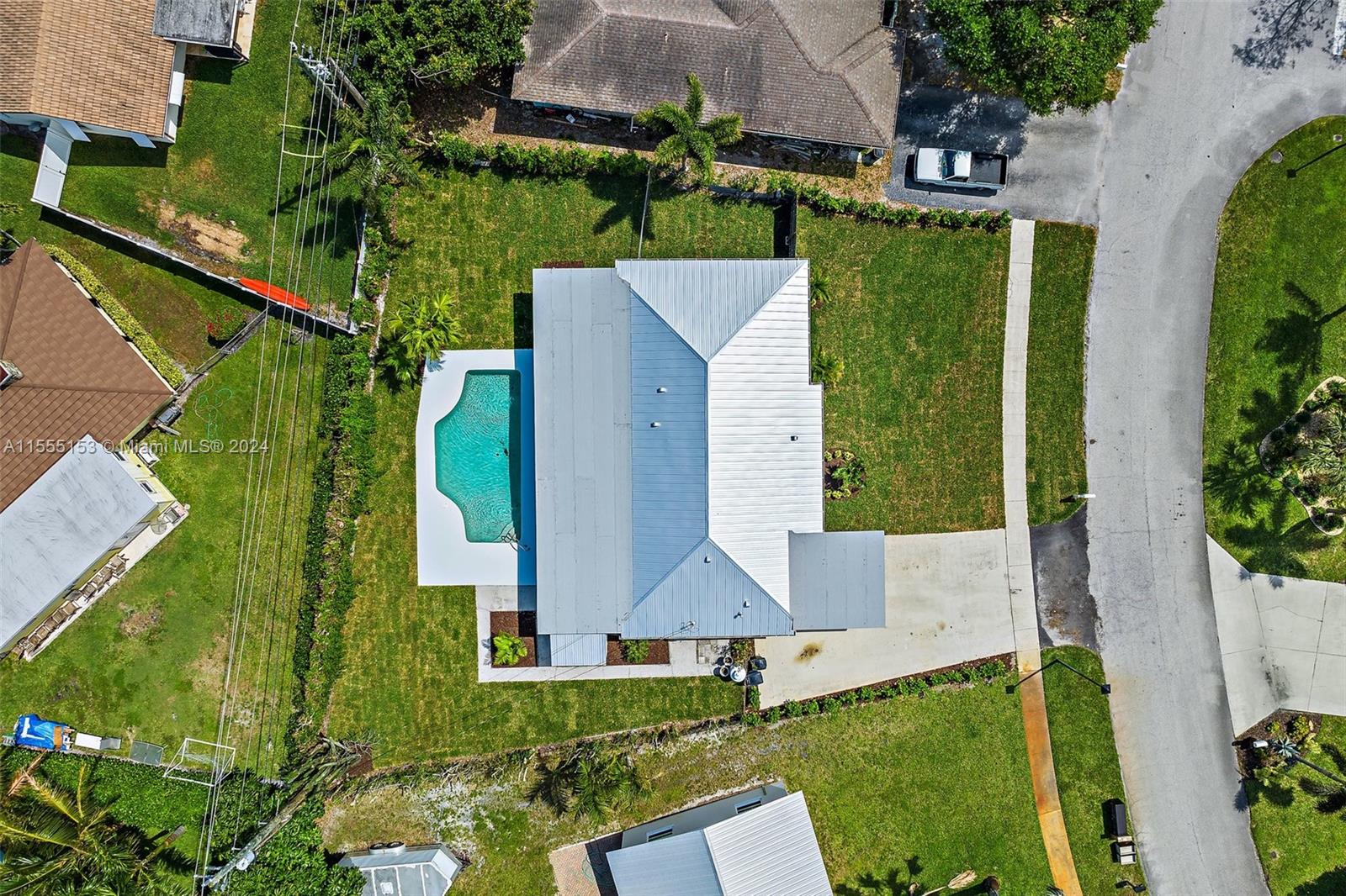538 Dover Road Tequesta, FL 33469 - Photo 54 of 63 an aerial view of a house