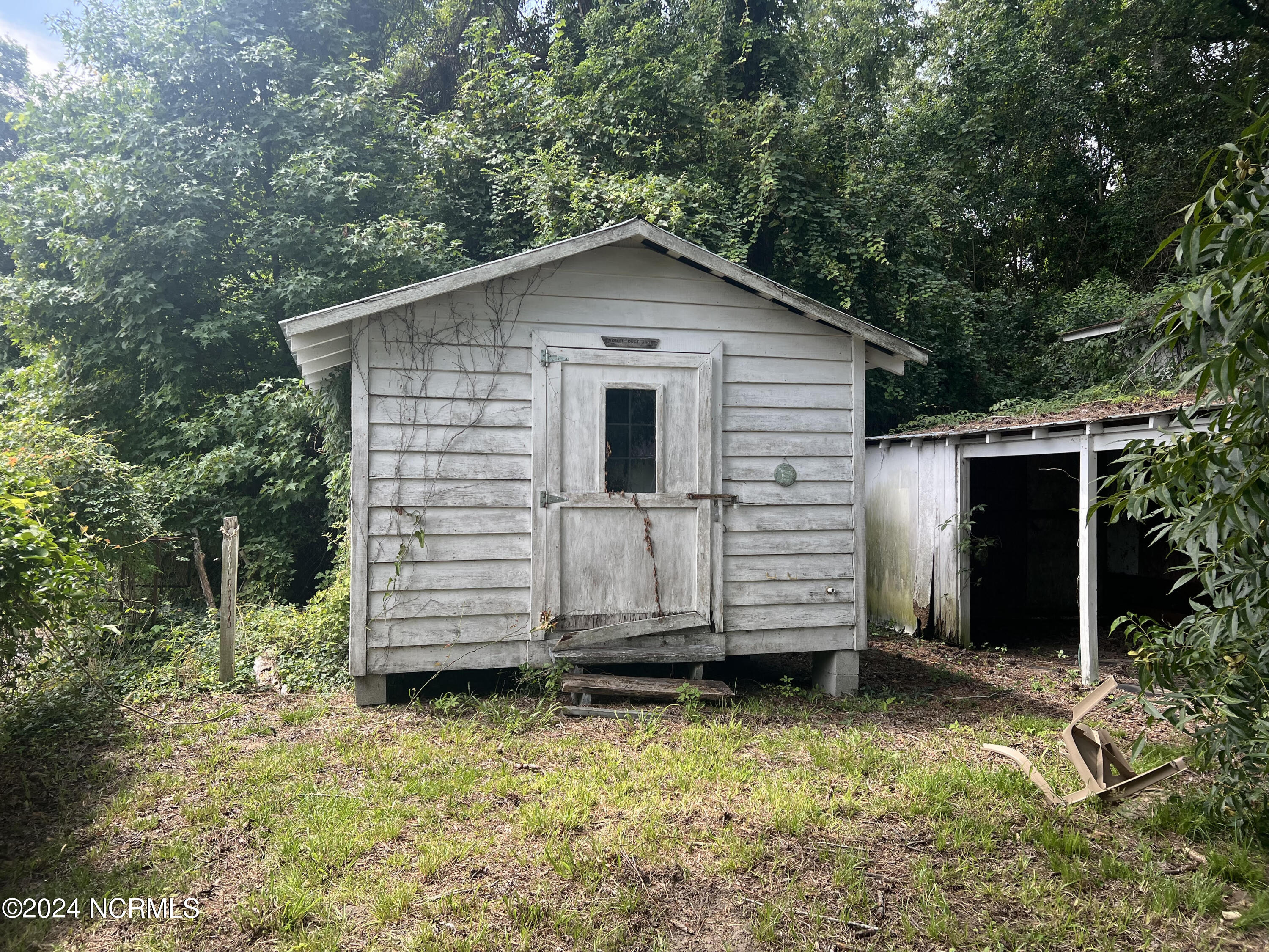 Small Shop Oaks Rd