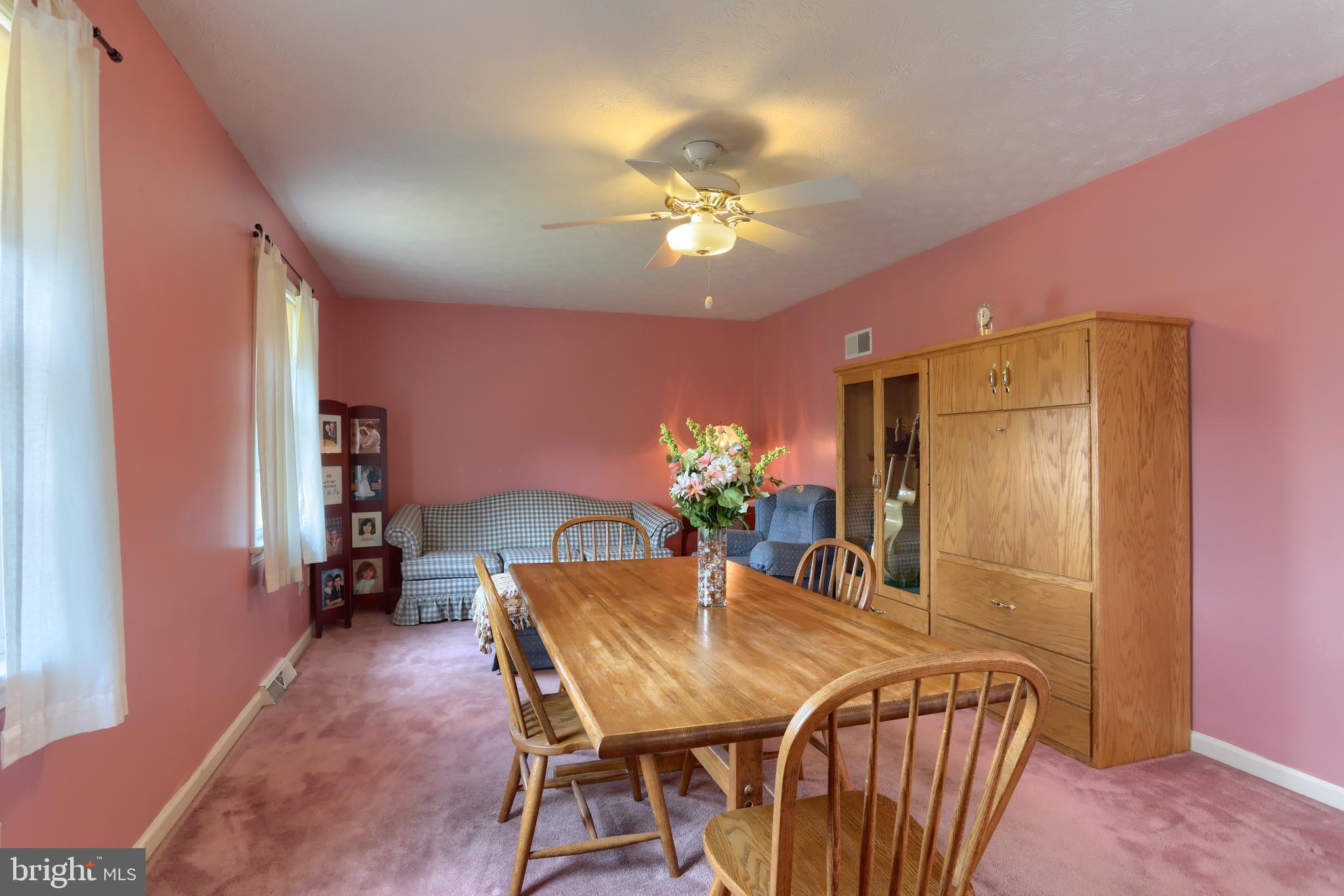 1 Southfield Road Lebanon, PA 17042 - Photo 17 of 40 Family room