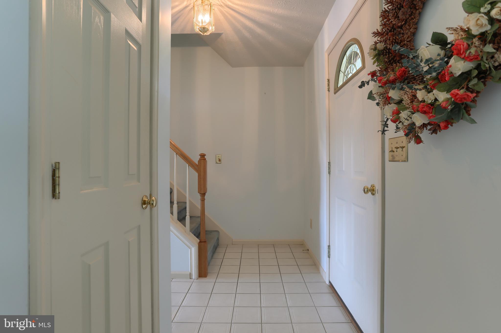 1 Southfield Road Lebanon, PA 17042 - Photo 3 of 40 Entrance hall, tile flooring