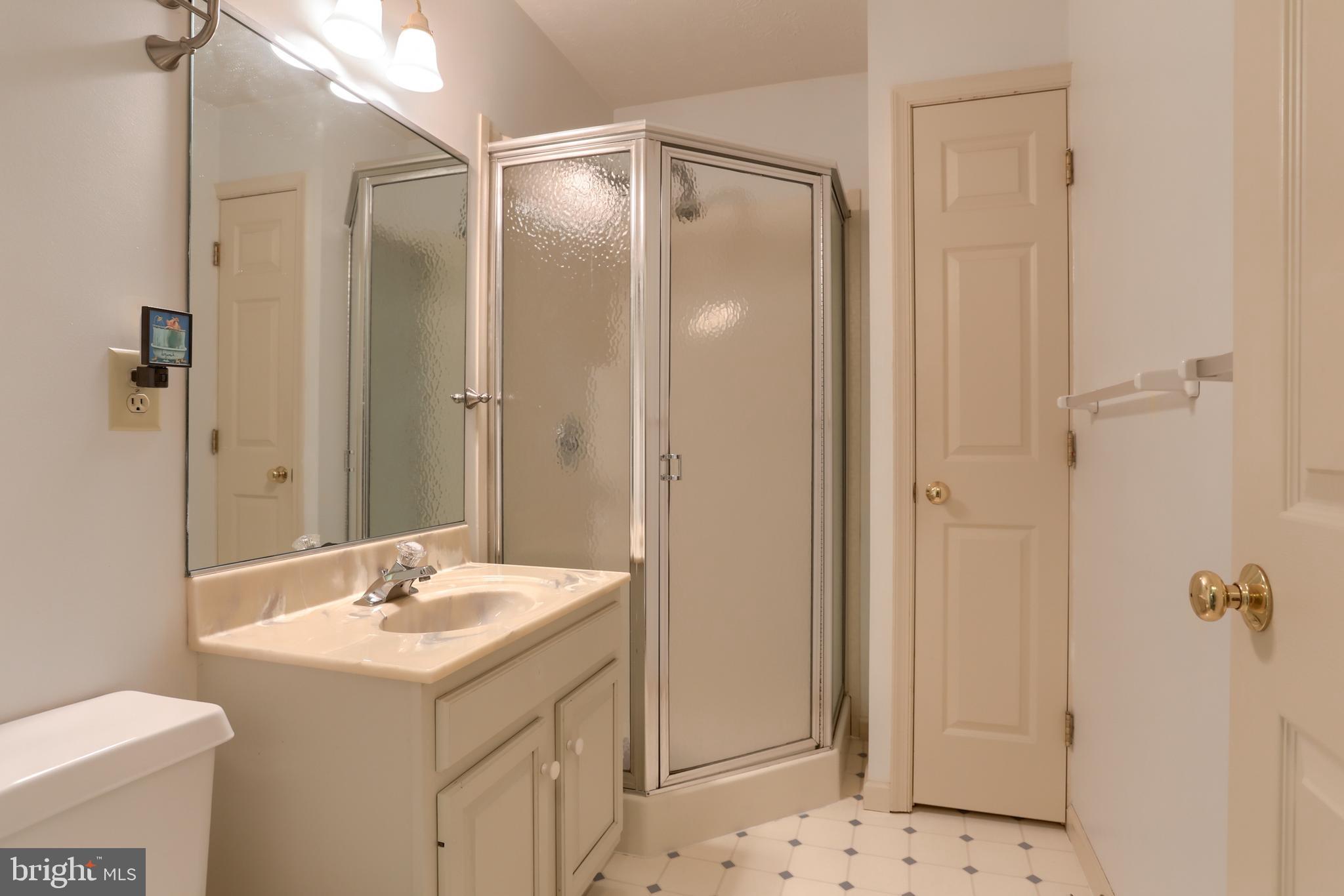 1 Southfield Road Lebanon, PA 17042 - Photo 27 of 40 Upper level shared bath, walk in corner shower
