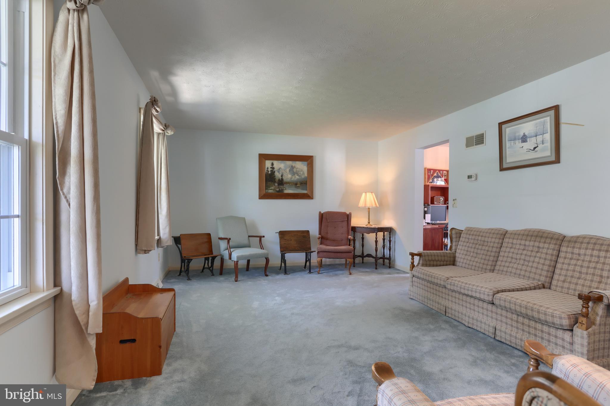 1 Southfield Road Lebanon, PA 17042 - Photo 4 of 40 Living Room