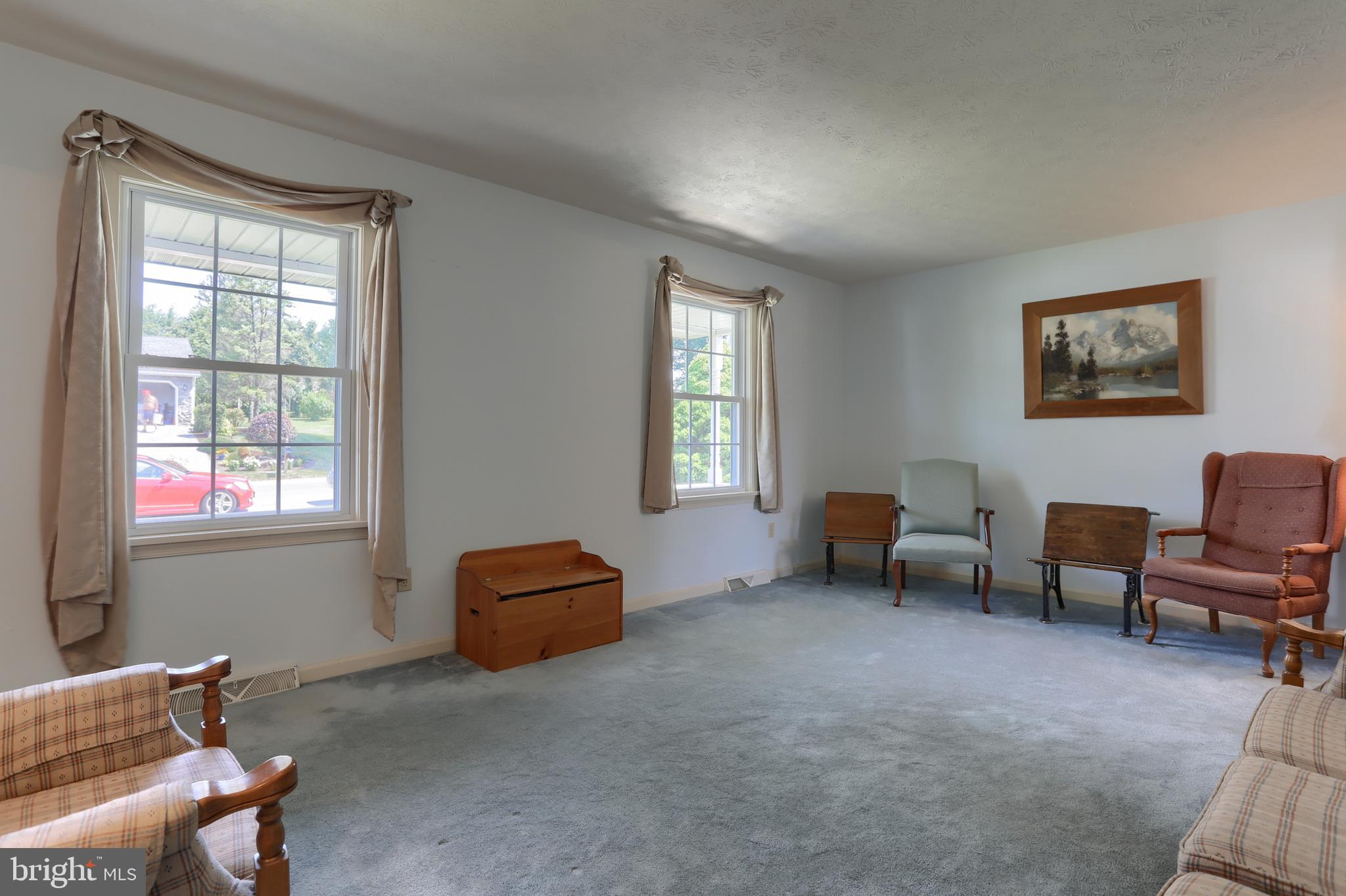 1 Southfield Road Lebanon, PA 17042 - Photo 5 of 40 Living Room