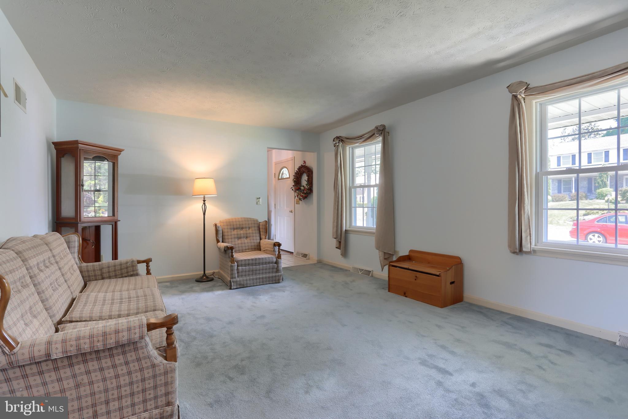 1 Southfield Road Lebanon, PA 17042 - Photo 6 of 40 Living Room