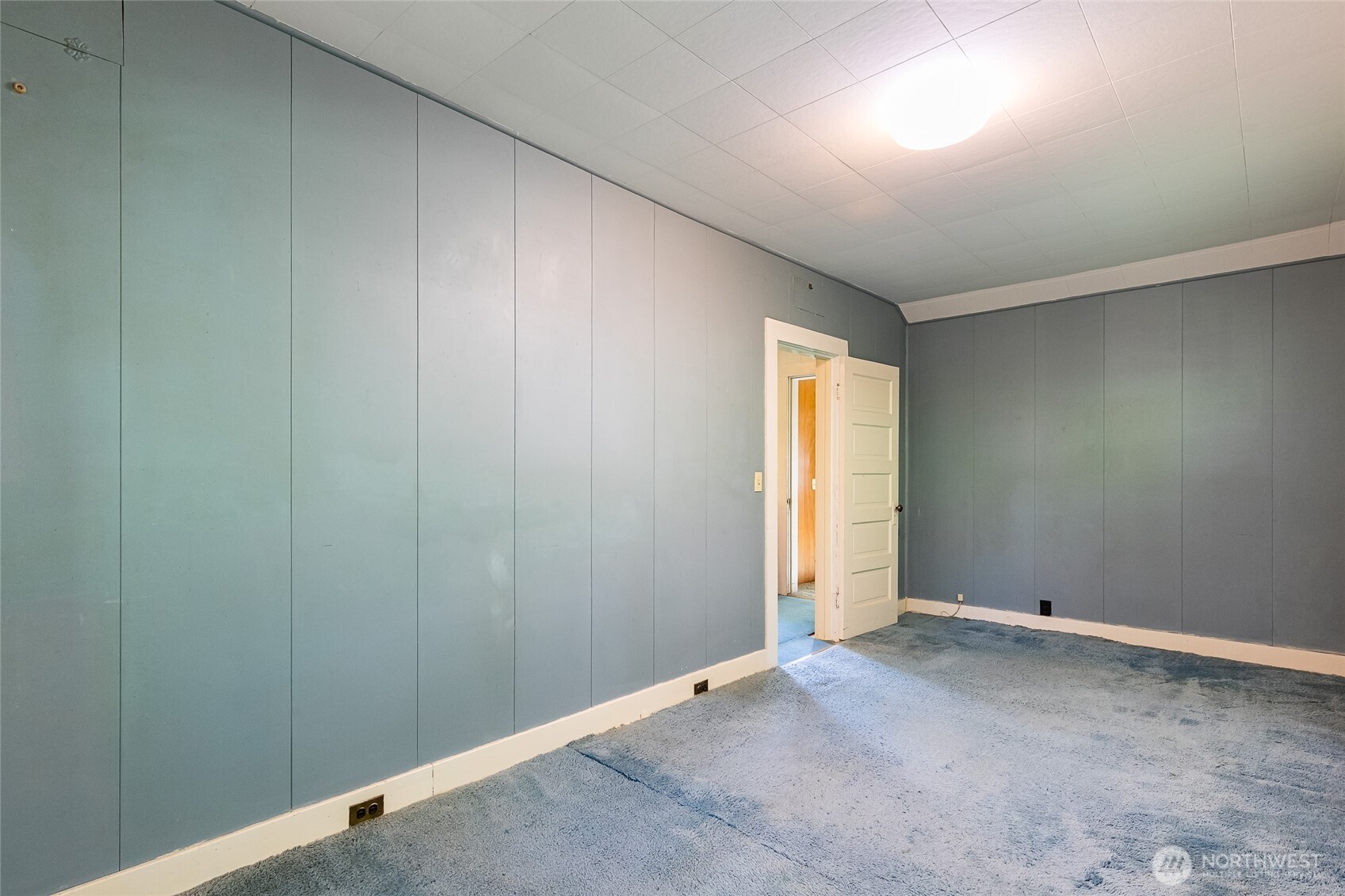 4535 Cable Street Bellingham, WA 98229 - Photo 18 of 31 an empty room with windows