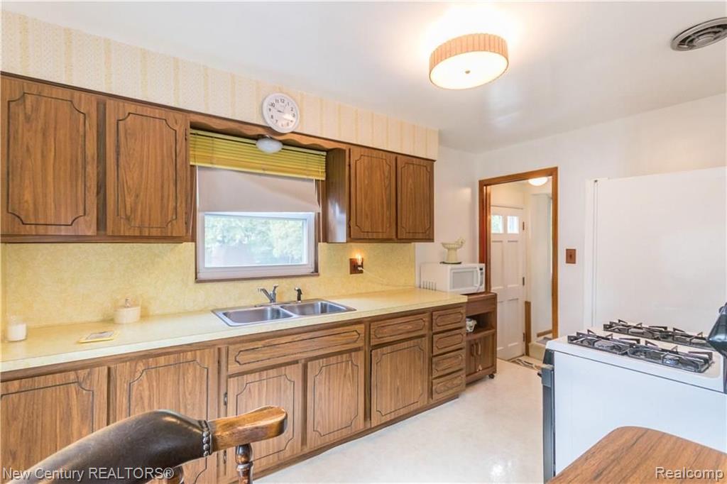 29213 Ruthdale Street Roseville, MI 48066 - Photo 9 of 17