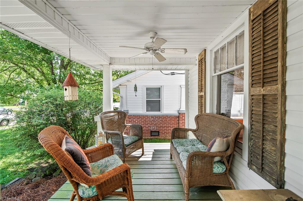 503 Sunset Drive High Point, NC 27262 - Photo 2 of 27 Gallery Image 2