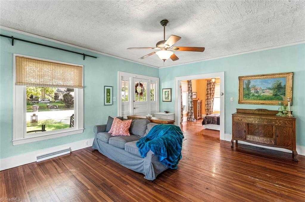 503 Sunset Drive High Point, NC 27262 - Photo 5 of 27 Gallery Image 5