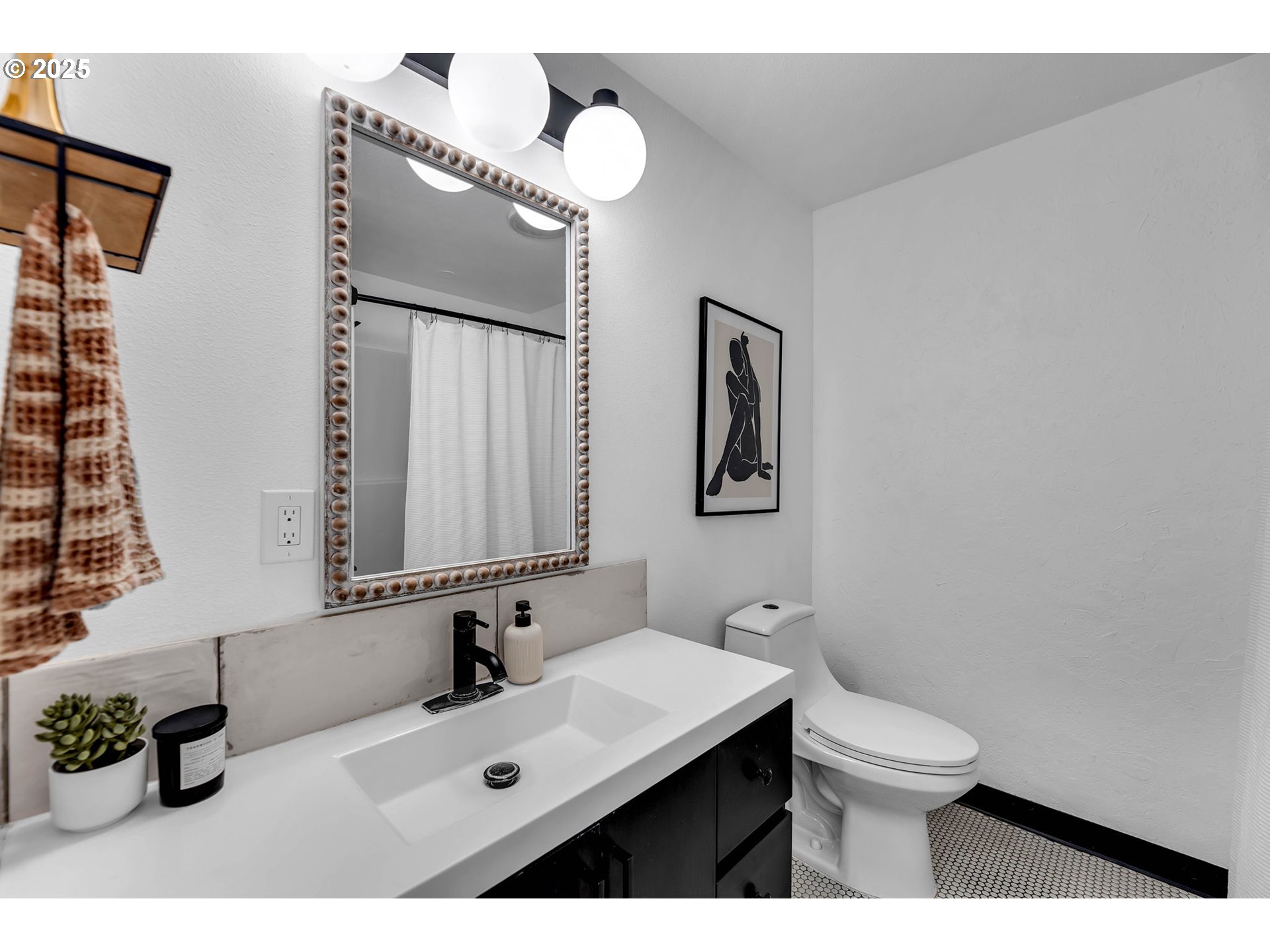 205 South Hillhurst Road Ridgefield, WA 98642 - Photo 31 of 43 a bathroom with a sink mirror and toilet