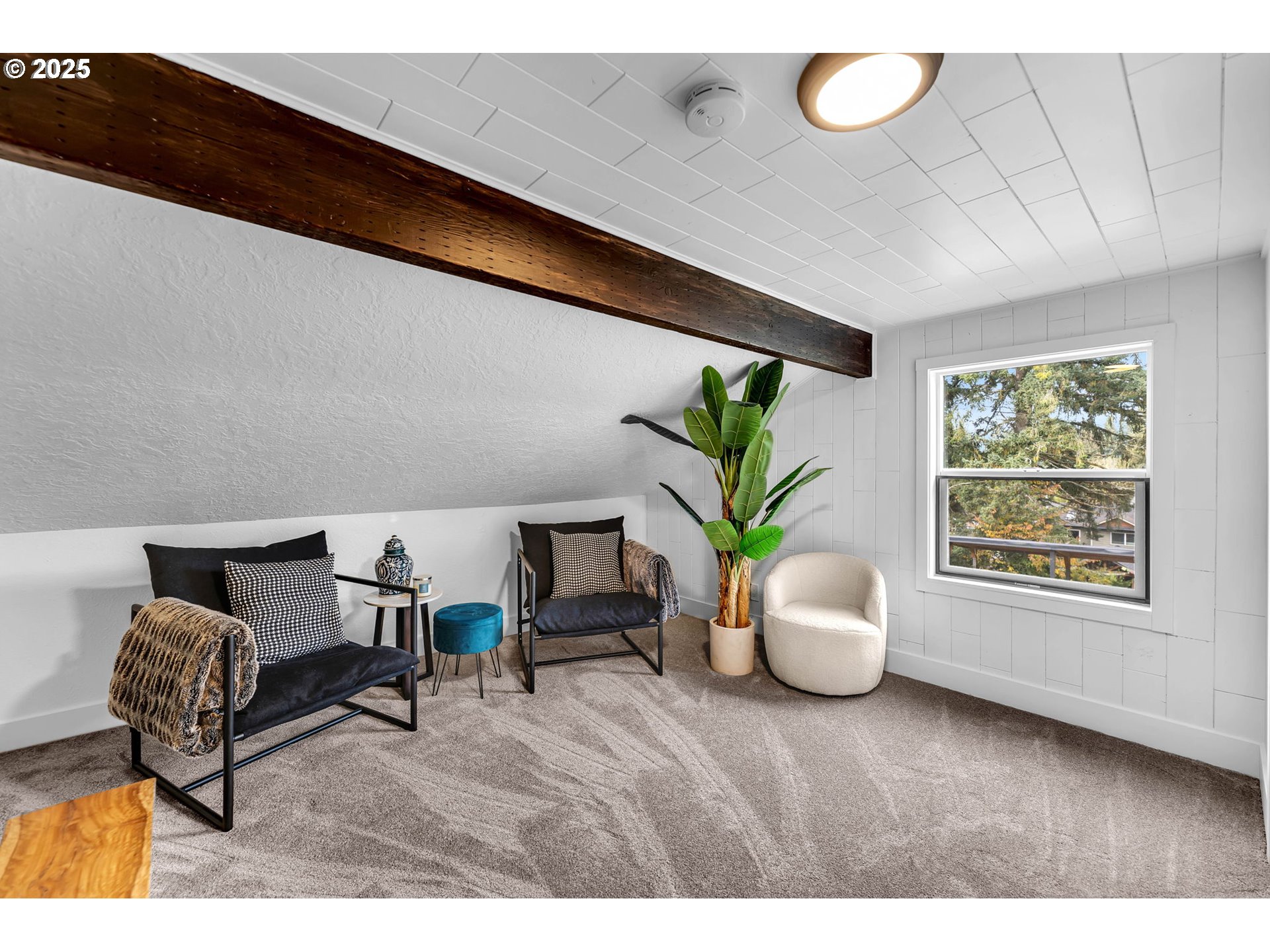 205 South Hillhurst Road Ridgefield, WA 98642 - Photo 34 of 43 a living room with furniture