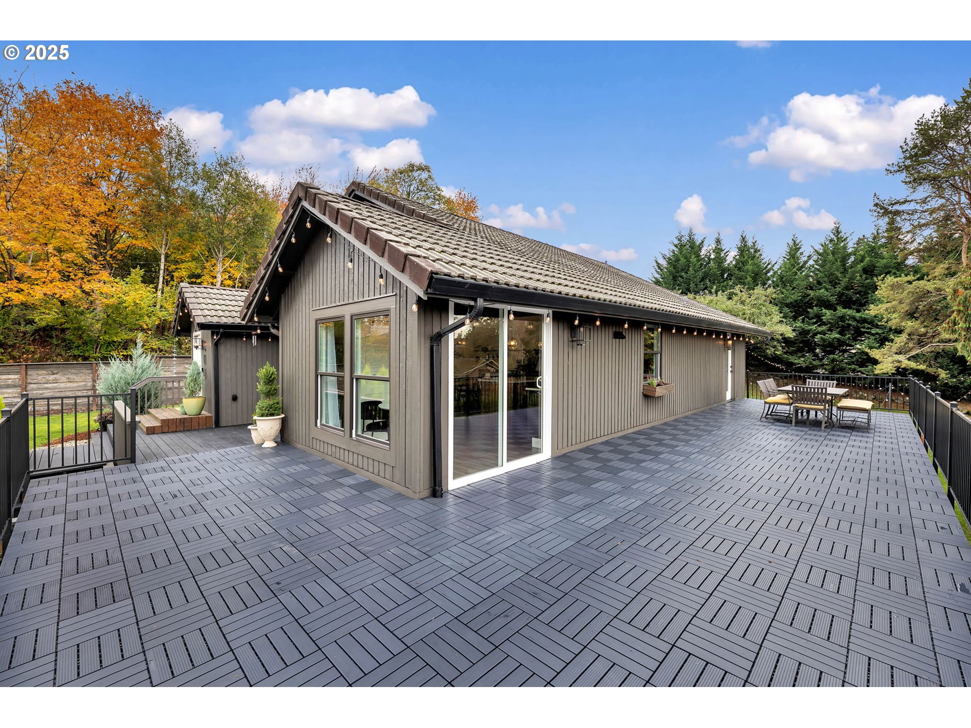 205 South Hillhurst Road Ridgefield, WA 98642 - Photo 41 of 43 a view of house with backyard and a garden