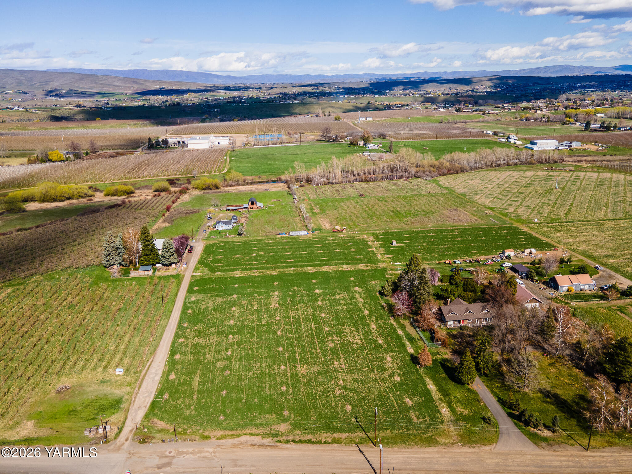 Nna Nna Nelson Rd Avenue West Yakima, WA 98903 - Photo 2 of 11 a view of a city with an ocean view