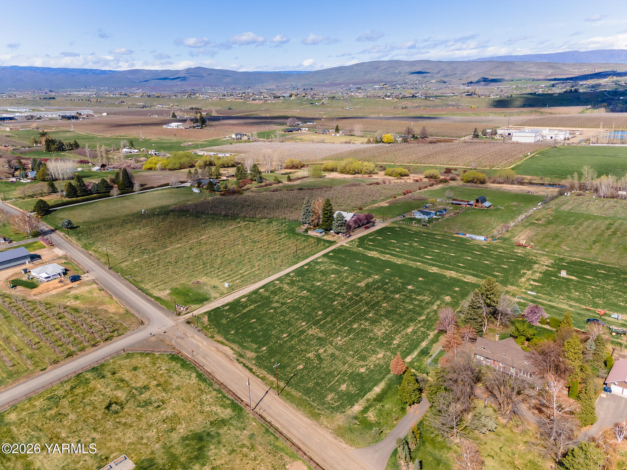 Nna Nna Nelson Rd Avenue West Yakima, WA 98903 - Photo 3 of 11 a view of a lake with a mountain