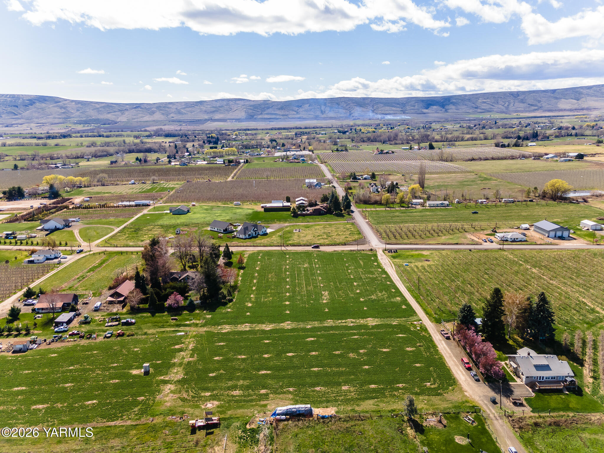 Nna Nna Nelson Rd Avenue West Yakima, WA 98903 - Photo 5 of 11 a view of a city with an ocean