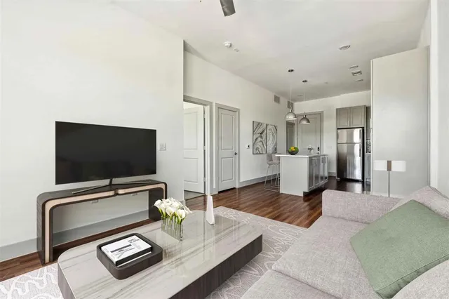 $1,725 | 5332 Trinity River Trail, Unit 1514, Fort Worth, TX 76114