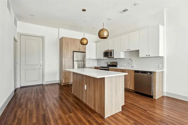 $1,725 | 5332 Trinity River Trail, Unit 1514, Fort Worth, TX 76114