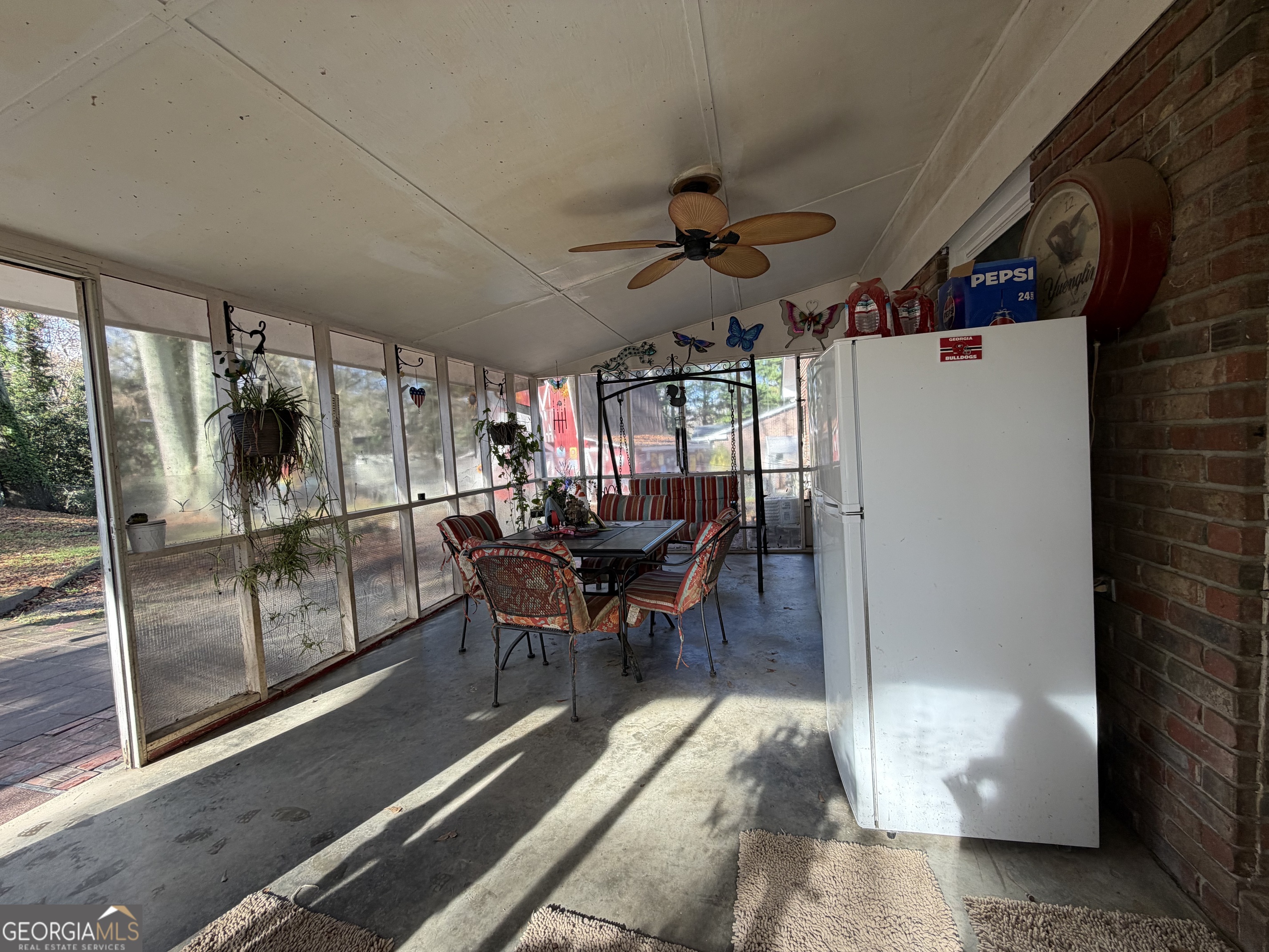 326 Remsdale Road Toccoa, GA 30577 - Photo 23 of 33 a dining room with furniture