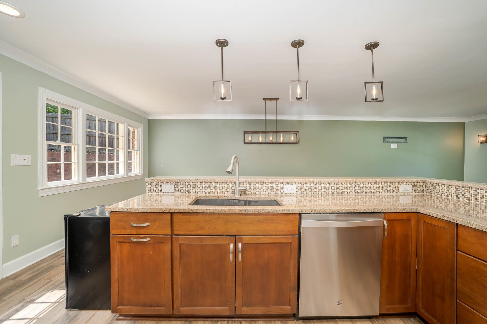 4505 Lindsay Drive Raleigh, NC 27612 - Photo 9 of 29 Photo 9