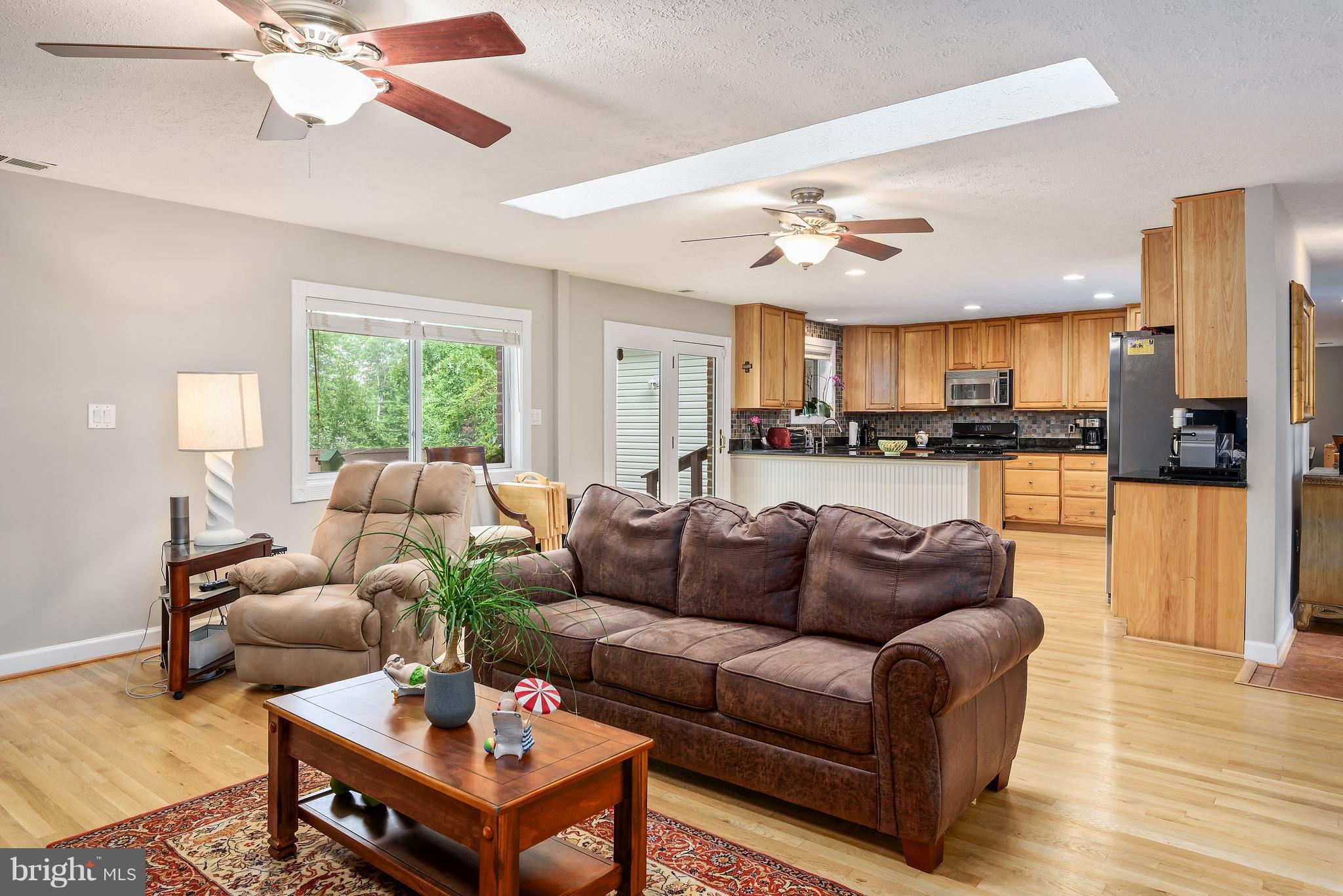 5533 Callander Drive Springfield, VA 22151 - Photo 3 of 21 Living Room
