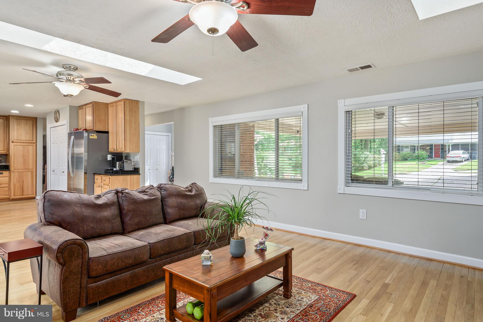 5533 Callander Drive Springfield, VA 22151 - Photo 4 of 21 Living Room