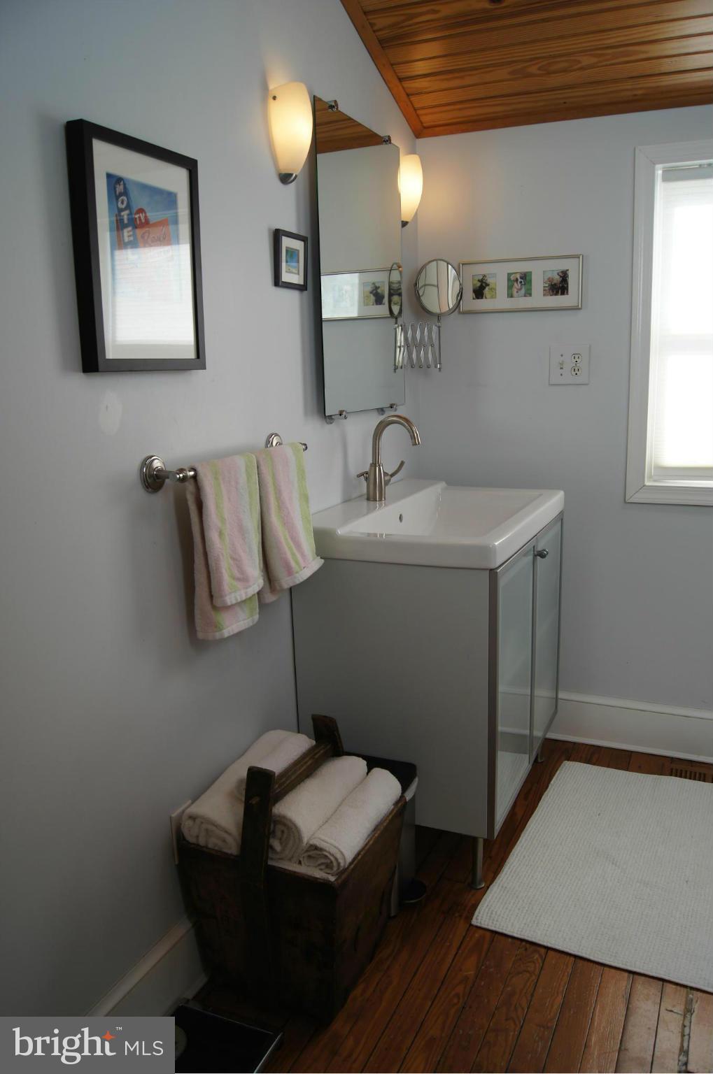 6521 Maplewood Road Baltimore, MD 21212 - Photo 17 of 30 Another view of first floor bathroom