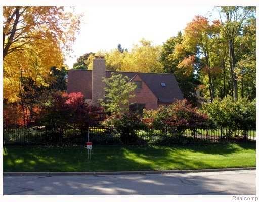 2104 Melrose Road Ann Arbor, MI 48104 - Photo 3 of 10 Melrose in Fall