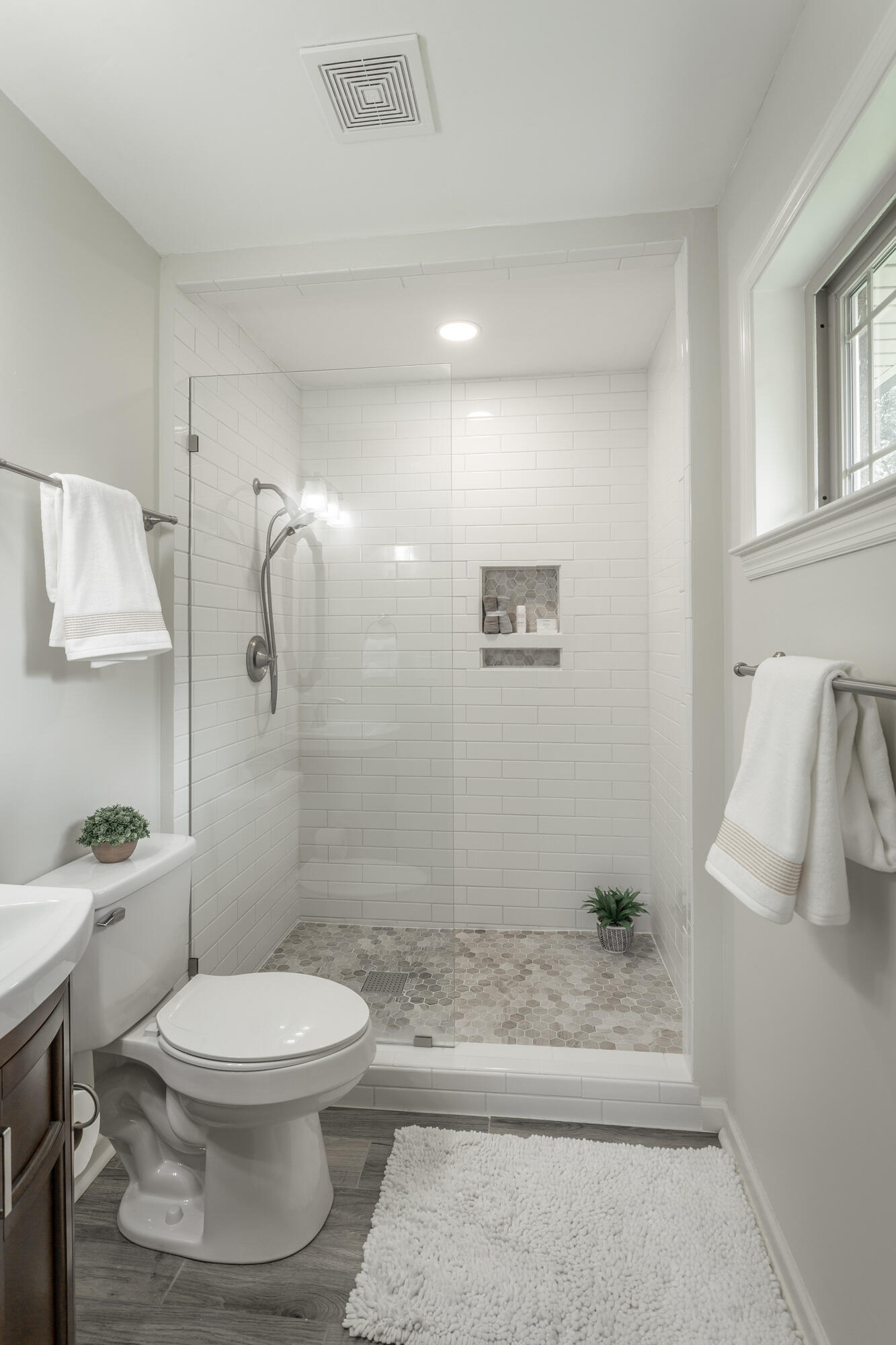 472 Steele Road Rossville, GA 30741 - Photo 13 of 31 Master bathroom