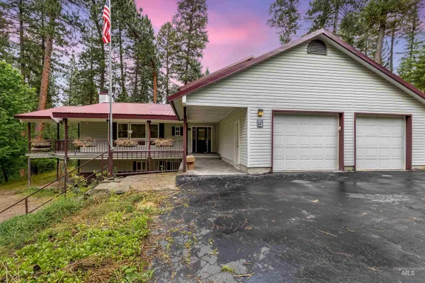 $799,999 | 9 Twilight Drive, Garden Valley, ID 83622