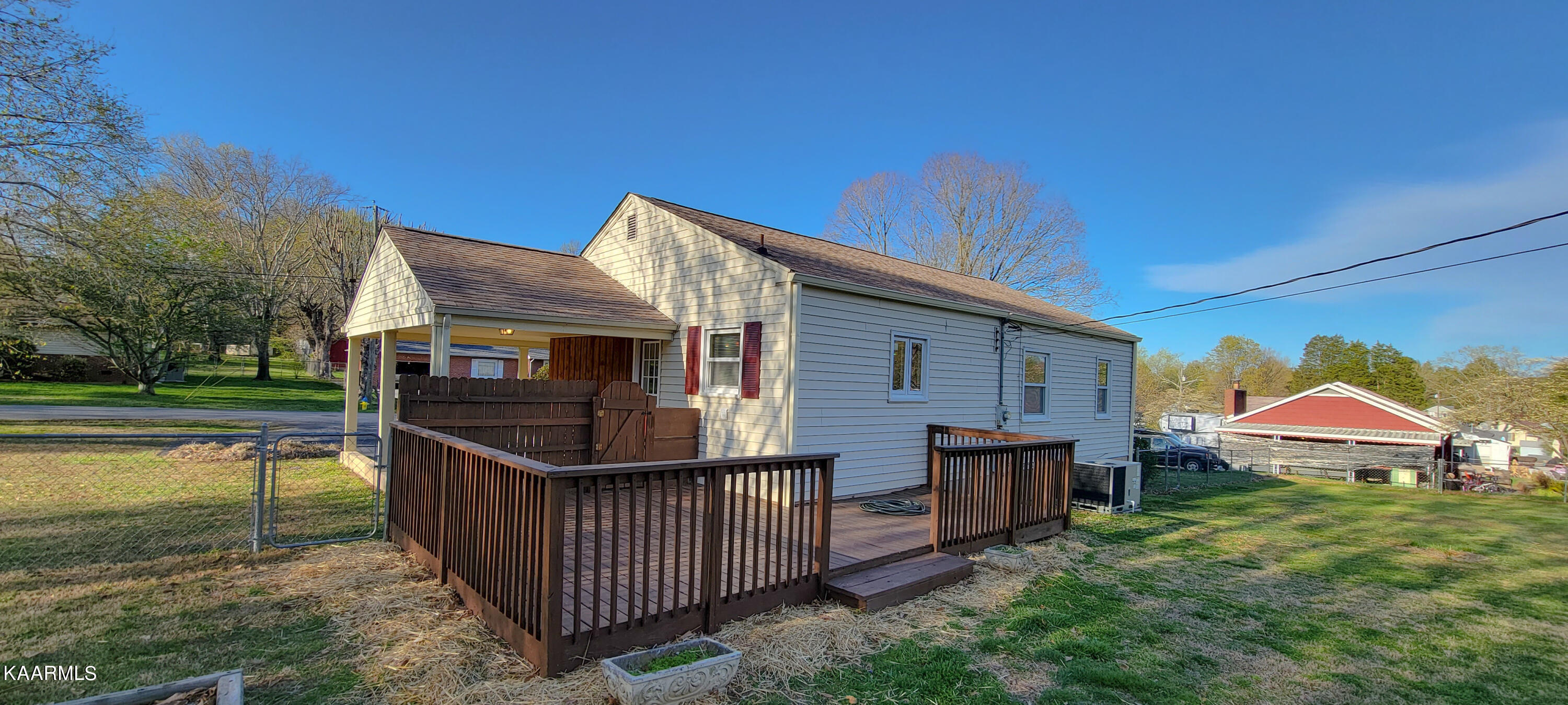 2100 Norvell Drive Knoxville, TN 37918 - Photo 6 of 40 20230329_181542