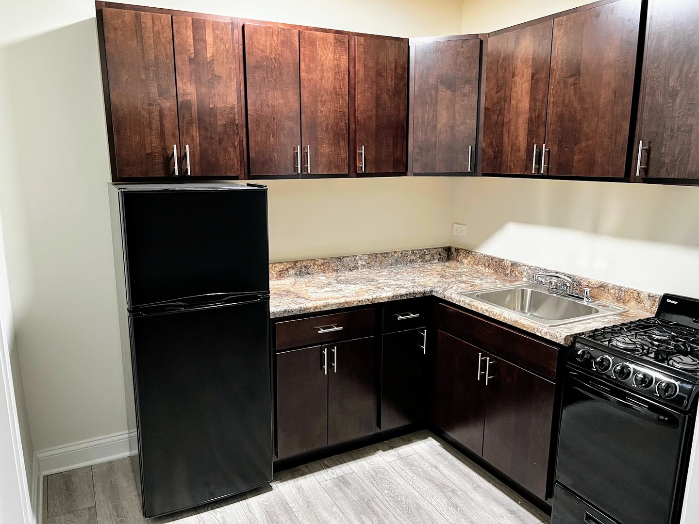 839 West Sheridan Road, Unit 422 Chicago, IL 60613 - Photo 3 of 10 a kitchen with granite countertop cabinets and steel stainless steel appliances