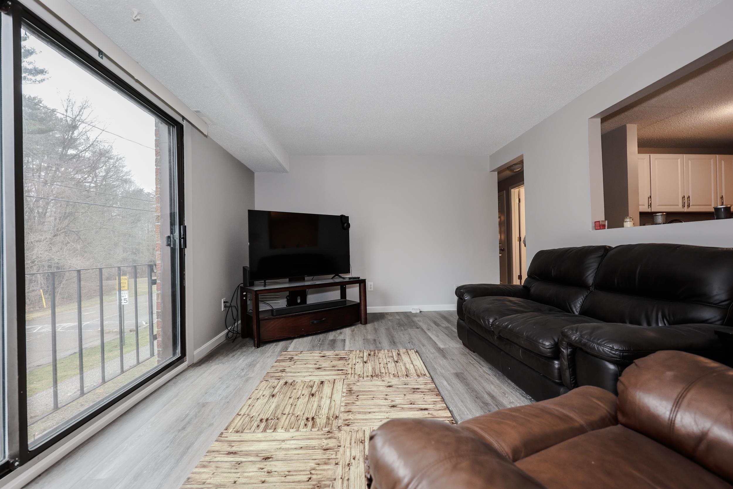 4 Brookside Drive, Unit 5 Exeter, NH 03833 - Photo 3 of 11