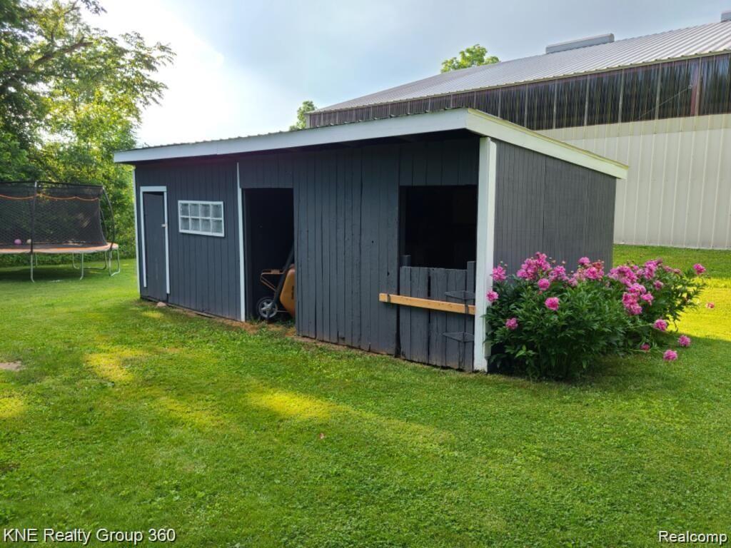 2392 Pingree Road Howell, MI 48843 - Photo 5 of 44