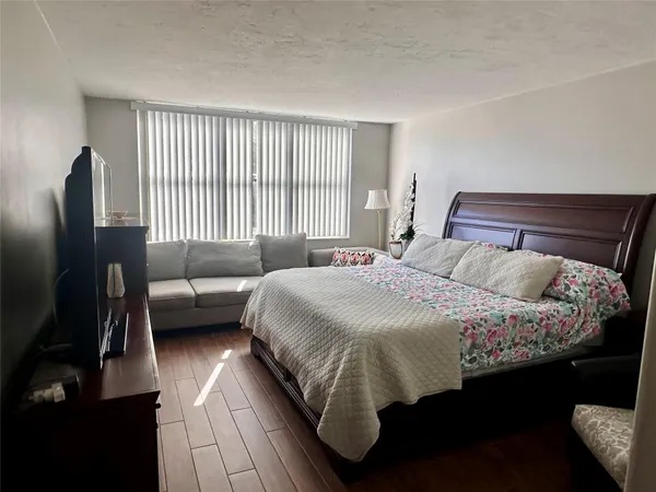 $4,800 | 1147 Hillsboro Mile, Unit 214, Hillsboro Beach, FL 33064