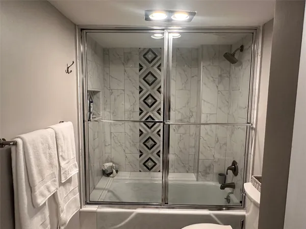 $4,800 | 1147 Hillsboro Mile, Unit 214, Hillsboro Beach, FL 33064