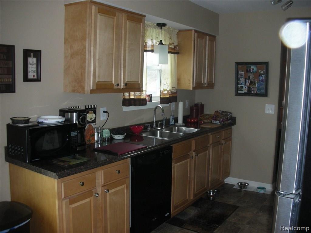 1809 Bullock Road Lapeer, MI 48446 - Photo 11 of 26 Kitchen