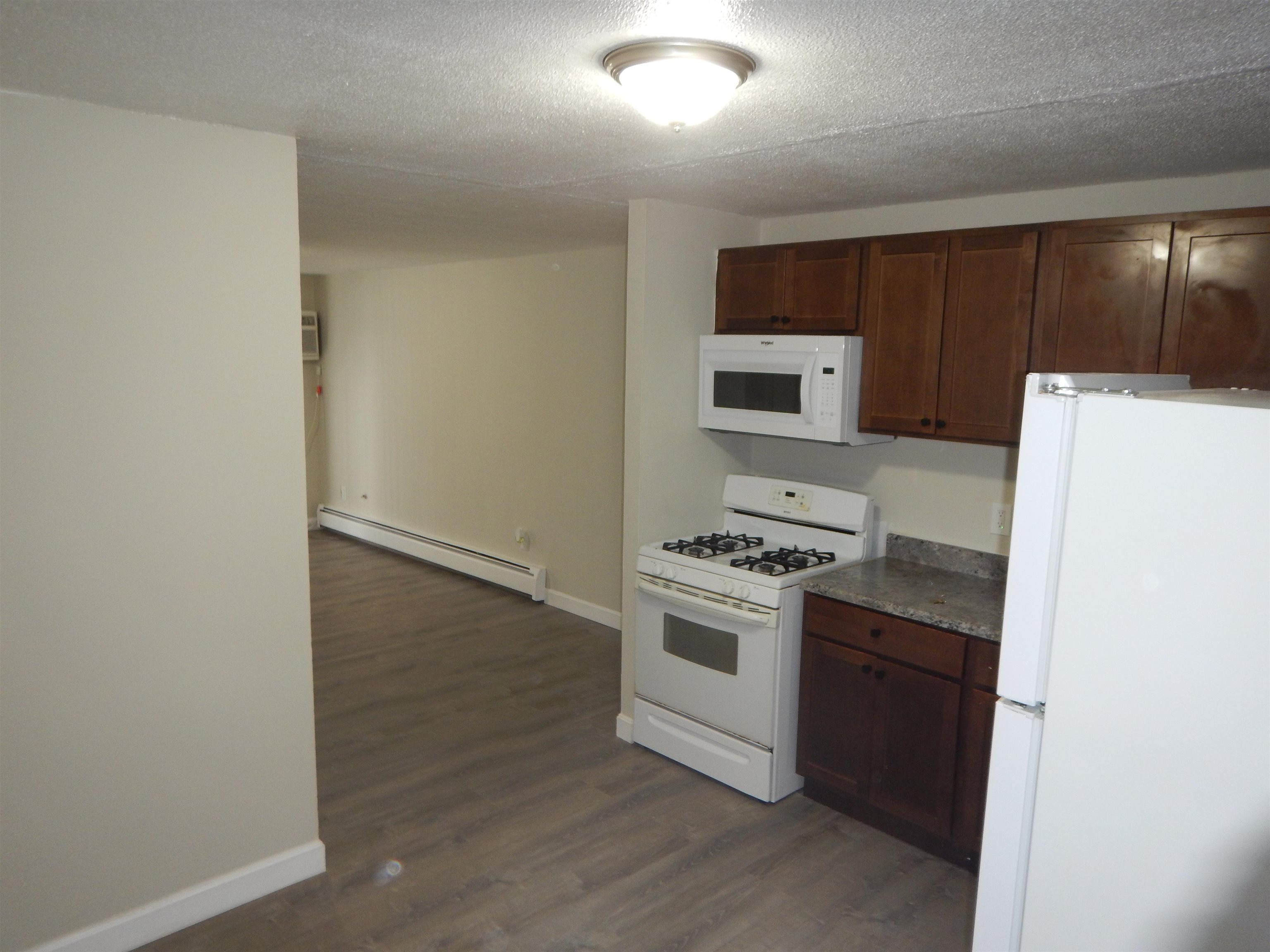 126 Mammoth Road, Unit 310 Hooksett, NH 03106 - Photo 2 of 17