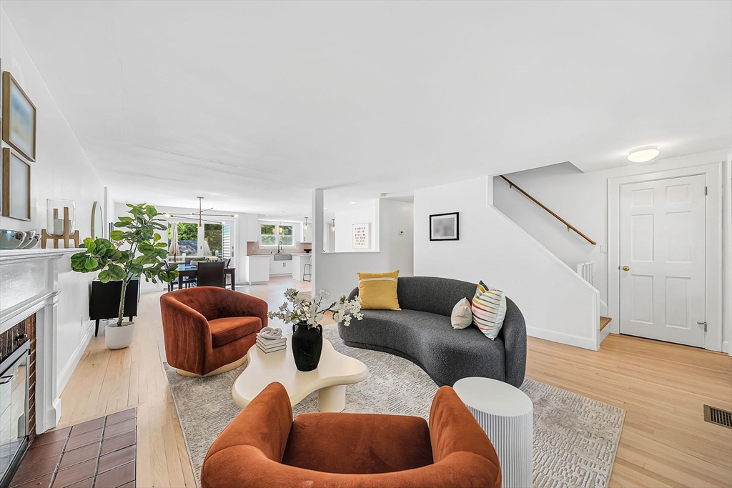 86 Grosvenor Road Needham, MA 02492 - Photo 6 of 35 Gallery Image 6